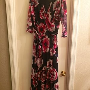 Long Floral Dress 16W - Very Flattering!